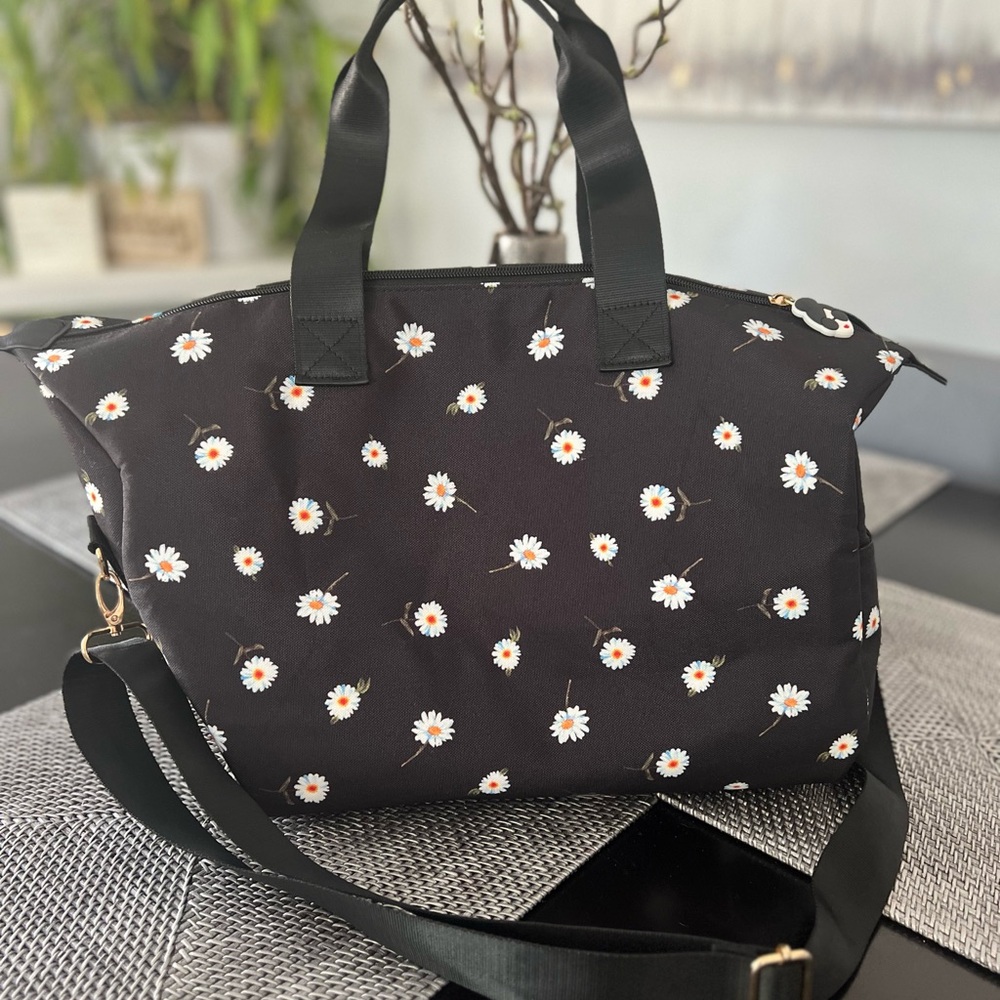 Alice and Olivia duffle bag in good condition - Picture 9 of 10
